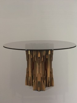 Table sculpture laiton et dalle de verre 1970