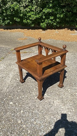 Arts & crafts fauteuil gotique 1910