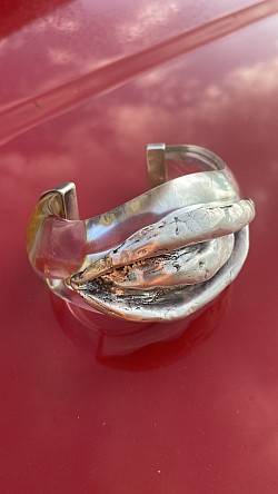 Bracelet 1970 argent et plexi bouche Italie